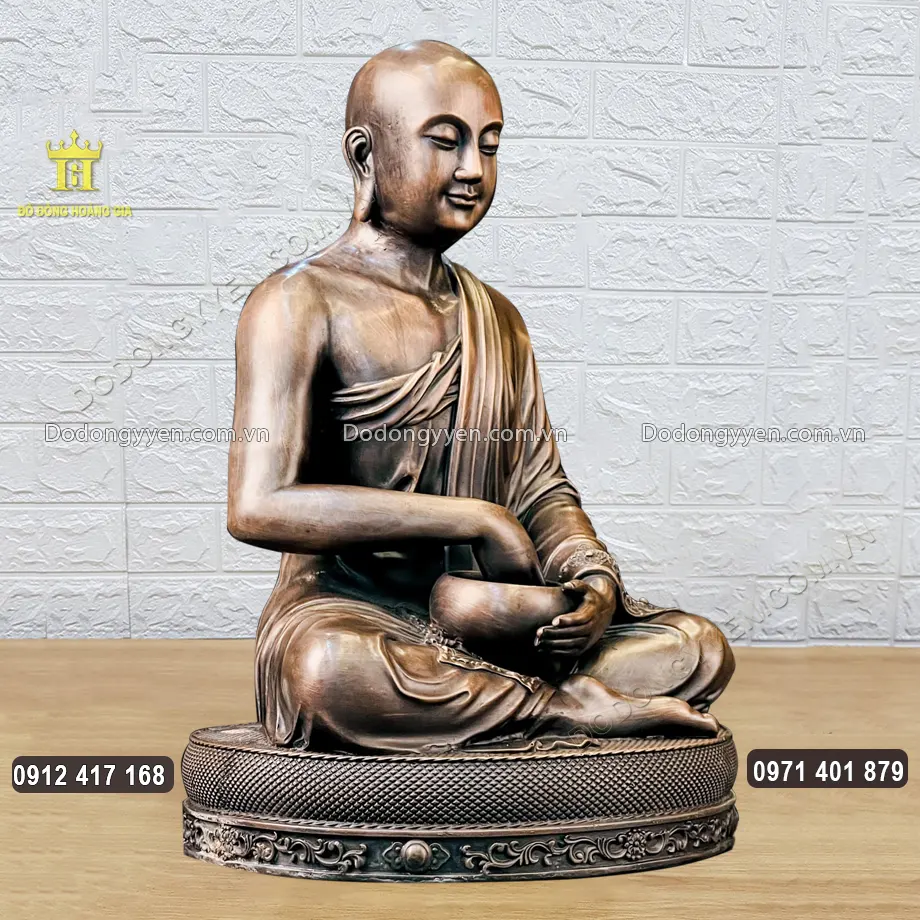 Ng&agrave;i được đ&uacute;c ngồi thiền theo thế kiết gi&agrave;